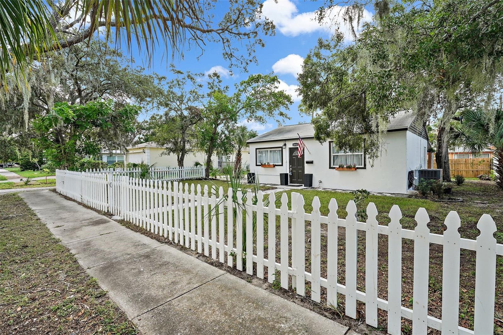 7th St, Saint Petersburg, FL 33705