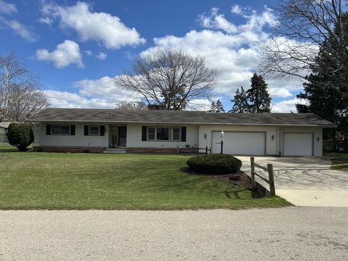 648 E Petunia Ln, Beloit, WI, 53511-1645 | Card Image