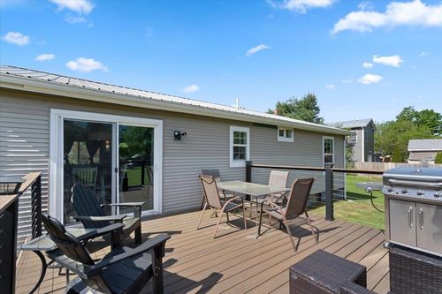 33 Sunset Cir, Milton, VT, 05468-9749 | Card Image