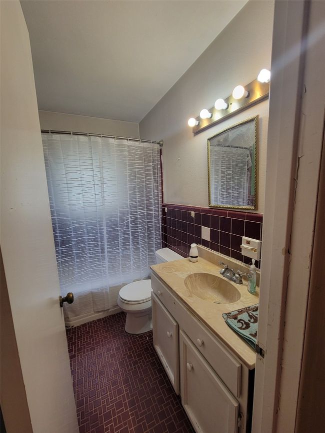 2506 Hillcrest Ave, House other with 3 bedrooms, 2 bathrooms and null parking in Greenville TX | Image 18