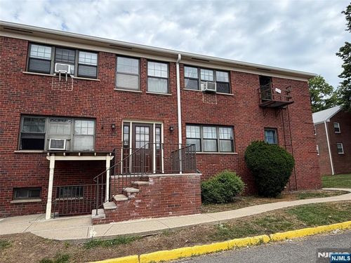 51 Essex St, Maywood, NJ, 07607-1854 | Card Image