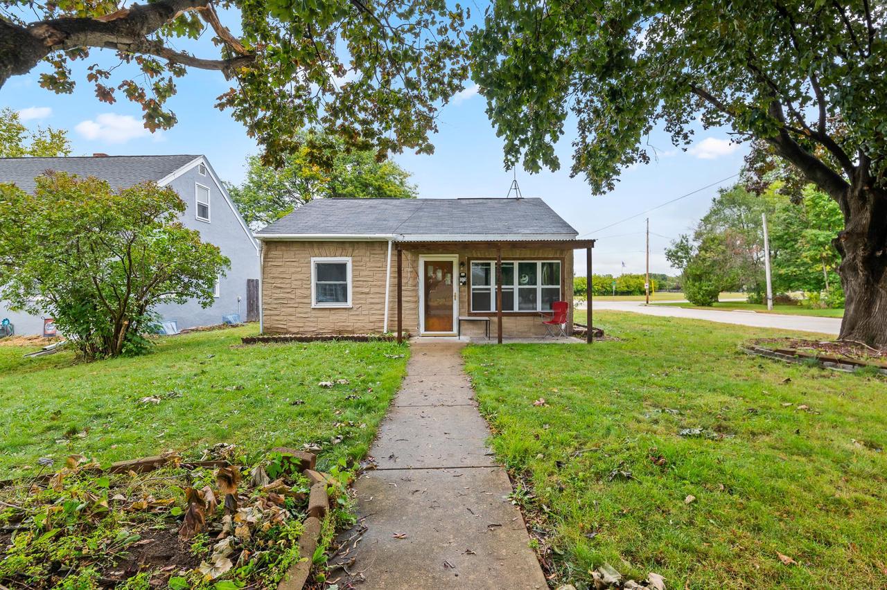 Vanderbraak St, Green Bay, WI 54302