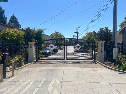 2361 2361 E 29th St, Oakland, CA, 94606 | Card Image