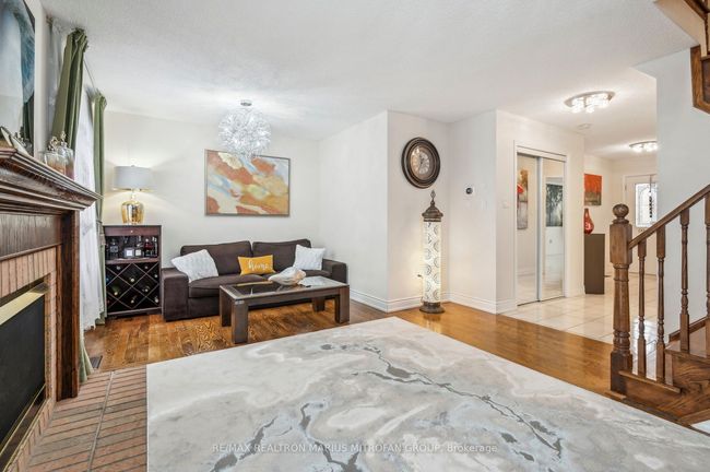 8 Louana Cres, Condo with 4 bedrooms, 4 bathrooms and 2 parking in Vaughan ON | Image 17