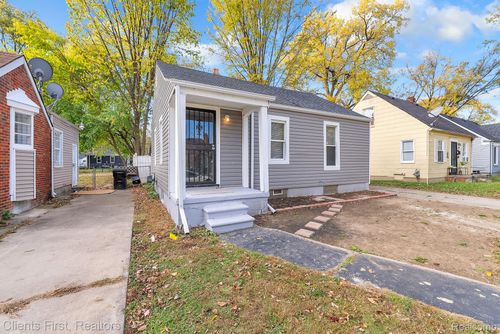 15435 Fielding St, Detroit, MI, 48223-1618 | Card Image