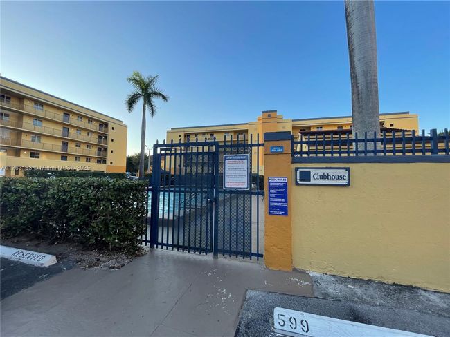 APT-203 - 14970 Sw 82 Nd Ln, Condo with 2 bedrooms, 3 bathrooms and null parking in Miami FL | Image 38