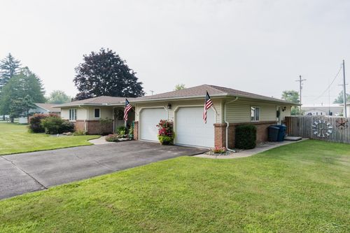 428 Doane St, Beaverton, MI, 48612-8141 | Card Image