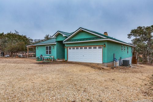 285 County Road 2471, Hondo, TX, 78861-6539 | Card Image