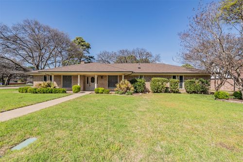 2415 Lakeview Cir, Arlington, TX, 76013-3327 | Card Image