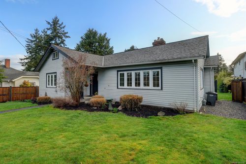 3919 Quadra St, Saanich, BC, V8X1J3 | Card Image