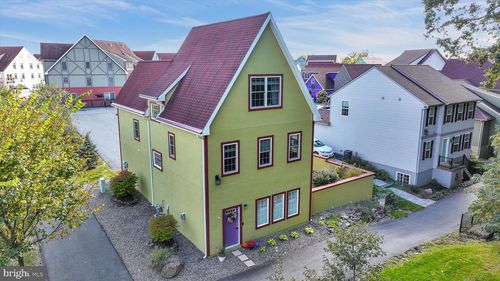 2 Bissenden Way, Reinholds, PA, 17569-7008 | Card Image