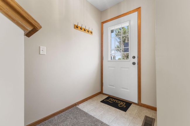 Entryway to Main Level | Image 9