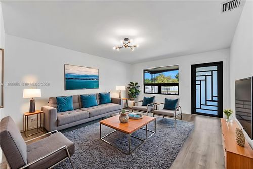 3040 Nw 96th St, Miami, FL, 33147-2340 | Card Image