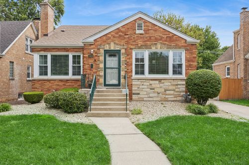9819 S Millard Ave, Evergreen Park, IL, 60805-3334 | Card Image