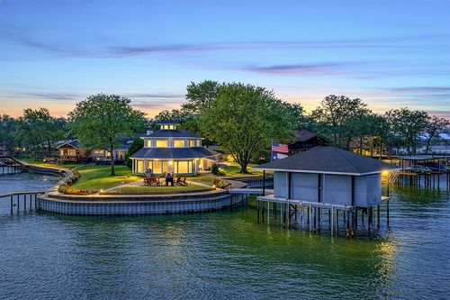 258 Lakeview Dr, Trinidad, TX, 75163-2212 | Card Image