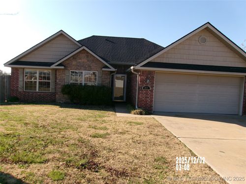 429 Debell Ave, Bartlesville, OK, 74006-1521 | Card Image