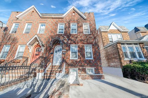 2545 98th St, East Elmhurst, NY, 11369-1601 | Card Image