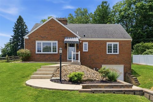 212 Patton Dr, Coraopolis, PA, 15108-2520 | Card Image