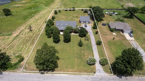 1093 W Boggy Depot Rd, Atoka, OK, 74525-7496 | Card Image