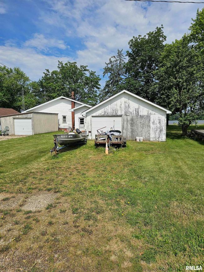 21812 River Rd N, House other with 2 bedrooms, 2 bathrooms and null parking in Cordova IL | Image 11