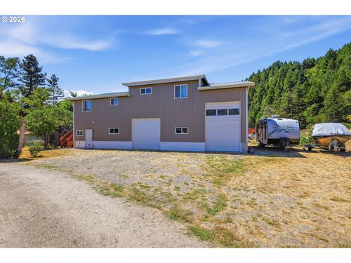 76566 Davis Rd, Oakridge, OR, 97463-9728 | Card Image