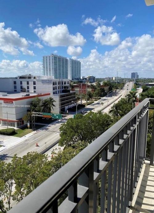 apt-915-16909 N Bay Rd, Sunny Isles Beach, FL, 33160-4228 | Card Image