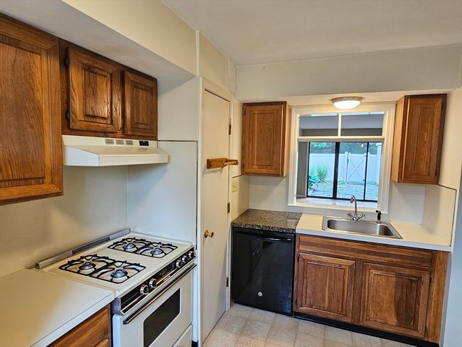 0 - 403 Windsor Dr, Condo with 2 bedrooms, 2 bathrooms and 1 parking in Framingham MA | Image 11