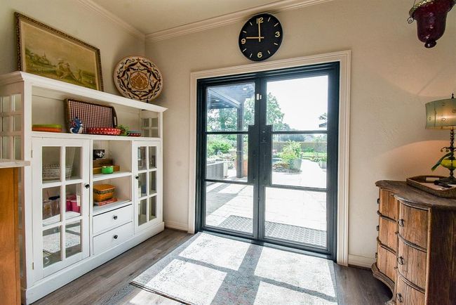 This area was originally intended to be a breakfast nook, but with all of the bar seating and with the dining room right off the kitchen, it is better served as a flex space. Use your imagination here! You could put a desk in each side to make a study area, craft space, play area, wine bar, or just a fun seating area! | Image 21