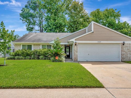 15227 Mcconn St, Webster, TX, 77598-2018 | Card Image