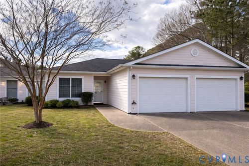 19 Bay Ct, Kilmarnock, VA, 22482-3827 | Card Image