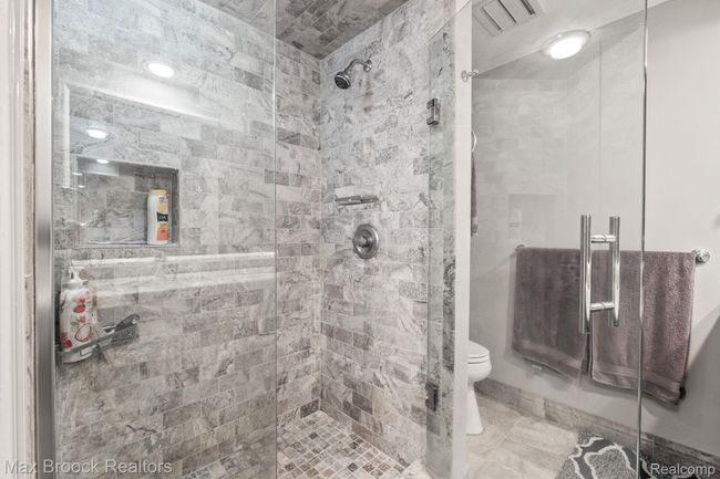 Marble shower with Euro-style door | Image 14