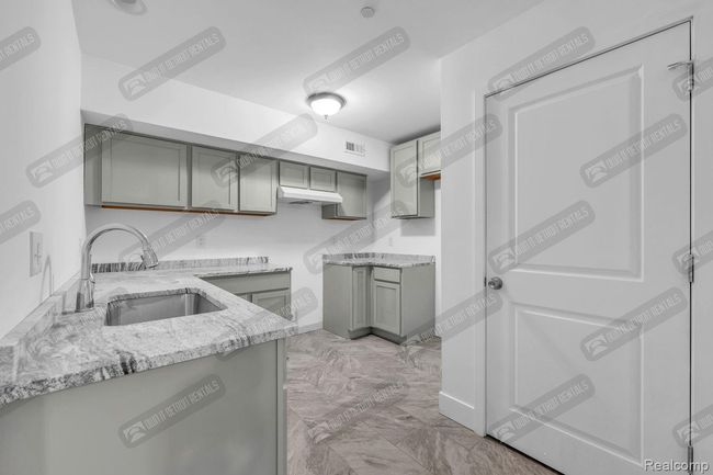 4504 unit # 5 Oakwood Boulevard, Condo with 2 bedrooms, 1 bathrooms and null parking in Melvindale MI | Image 5