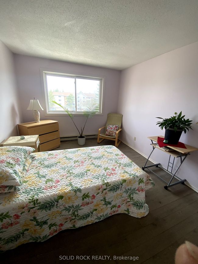 403 - 250 Brittany Dr, Condo with 3 bedrooms, 1 bathrooms and null parking in Ottawa ON | Image 7