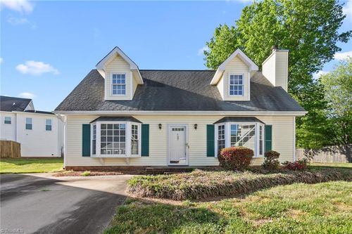 127 Edgedale Ct, Kernersville, NC, 27284-3329 | Card Image