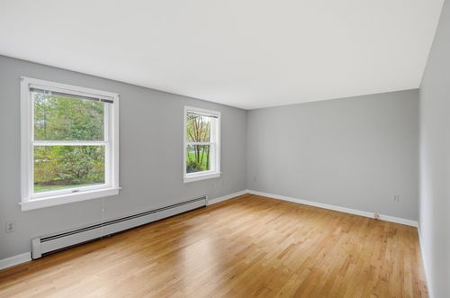34 West Rd, Londonderry, NH, 03053-3158 | Card Image