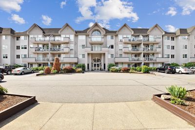 203 - 33728 King Rd, Condo with 2 bedrooms, 2 bathrooms and 2 parking in Abbotsford BC | Image 1