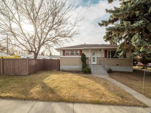2704 3 Ave S, Lethbridge, AB, T1J0M5 | Card Image
