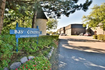 1W - 9472 Bay Colony Drive, Condo with 2 bedrooms, 1 bathrooms and 1 parking in Des Plaines IL | Image 2