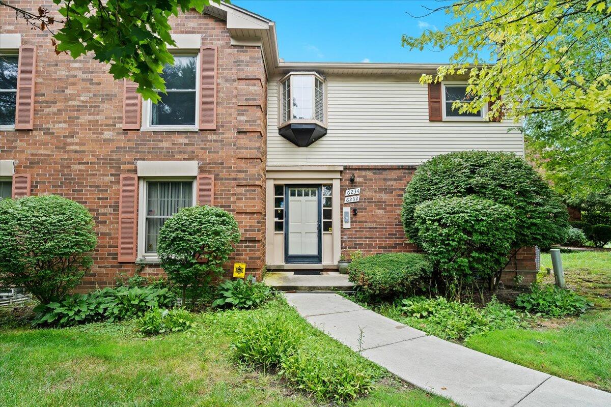 Pepper Hill St, West Bloomfield, MI 48322