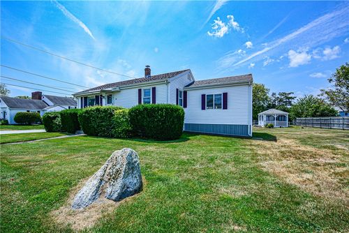 117 Wolcott Ave, Middletown, RI, 02842-5920 | Card Image