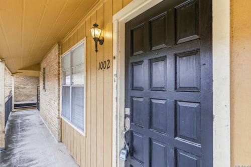 1002-923 Vance Jackson, San Antonio, TX, 78201-2738 | Card Image