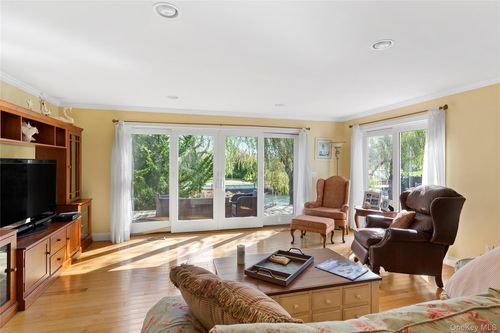 23 Whiting Rd, East Quogue, NY, 11942-4905 | Card Image