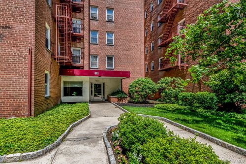 5o-611 Palmer Rd, Yonkers, NY, 10701-5179 | Card Image