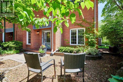 4-110 Mary Street W, Whitby (Downtown Whitby), ON, L1N8M5 | Card Image