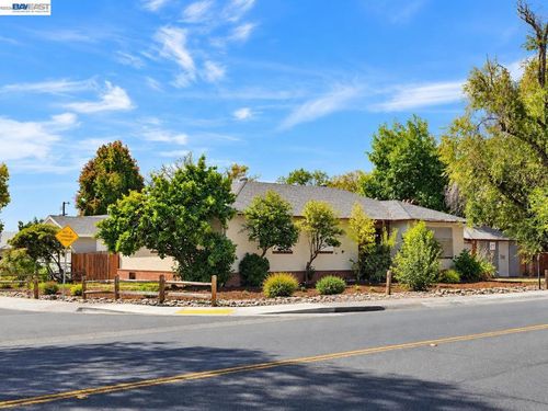 2305 Tennessee St, Vallejo, CA, 94591-4857 | Card Image