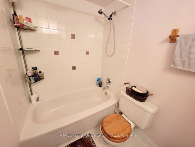 1201 - 60 Pavane Linkway, Condo with 3 bedrooms, 2 bathrooms and null parking in North York ON | Image 23