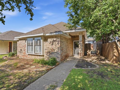 2044 Whippoorwill Ln, Carrollton, TX, 75006-4812 | Card Image