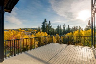 25 Timberline Crt Sw, House other with 5 bedrooms, 4 bathrooms and 6 parking in Calgary AB | Image 3