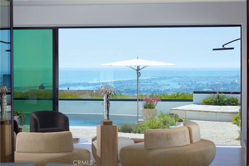 17 Muir Beach Cir, Corona Del Mar, CA, 92625-1023 | Card Image