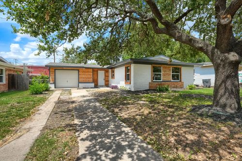 2325 San Medina Ave, Dallas, TX, 75228-3010 | Card Image